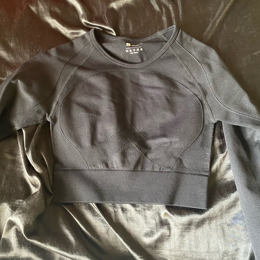 black cropped work out shirt from amazon